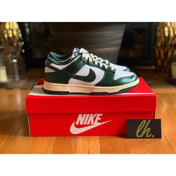 Size 7 w Nike Dunk Low "Vintage Green" - Picture 3 of 6